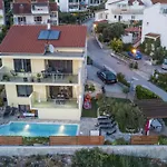 Two Bedroom With Terrace Cvita A2 شقة شيبينيك