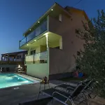 Two Bedroom With Terrace Cvita A2 شقة شيبينيك