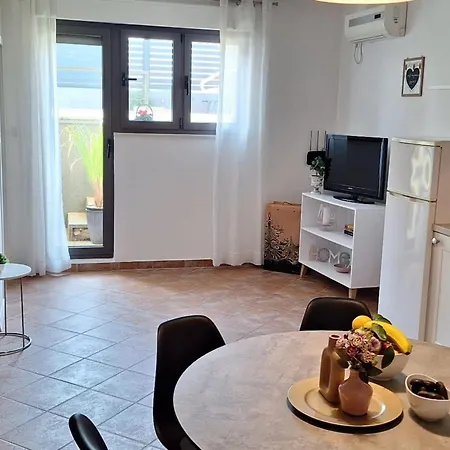 Apartment Two Bedroom With Terrace Cvita A2 *