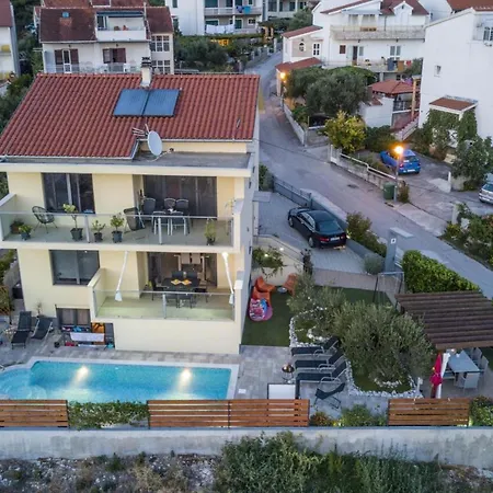 Two Bedroom With Terrace Cvita A2 Apartman Sibenik