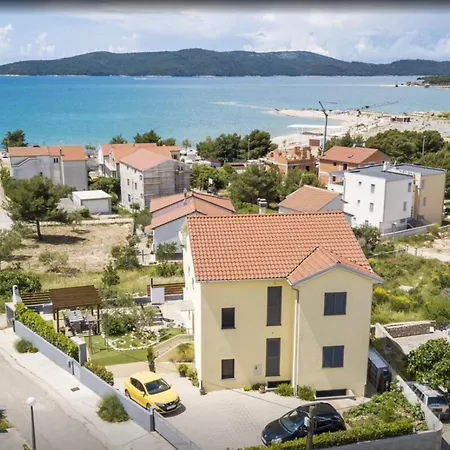 Apartman Two Bedroom With Terrace Cvita A2 *