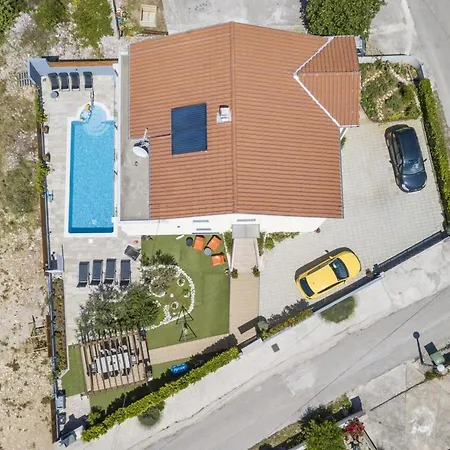 Apartman Two Bedroom With Terrace Cvita A2 *