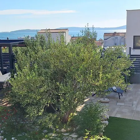 Apartman Two Bedroom With Terrace Cvita A2 *
