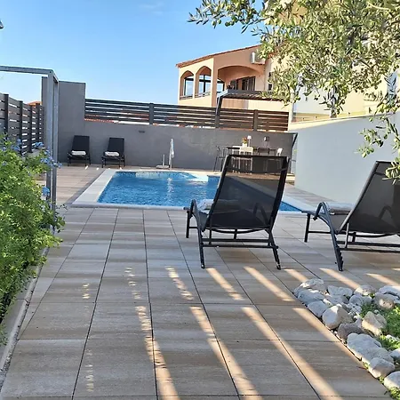 Apartman Two Bedroom With Terrace Cvita A2 *
