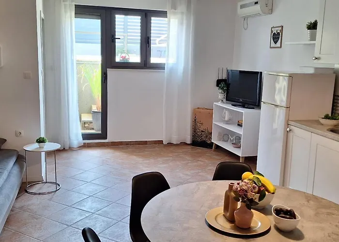 Διαμέρισμα Two Bedroom With Terrace Cvita A2 *