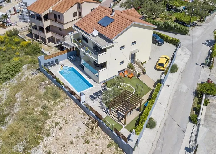 Apartament Two Bedroom With Terrace Cvita A2 *